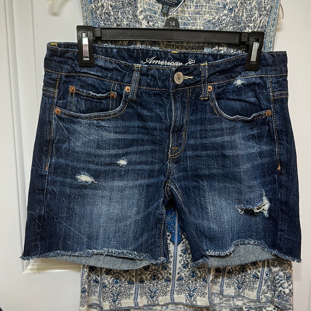 American Eagle Distressed Denim Short 5.5” Inseam